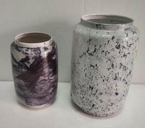 ชุดแจกันโลหะทรงนาฬิกาทรายลายเรขาคณิตสมัยใหม่ กระถางดอกไม้เคลือบสีแบบไม่สมมาตร ทำด้วยมือ ทนทาน เป็นมิตรกับสิ่งแวดล้อม แจกันตั้งโต๊ะ - Product Image 2