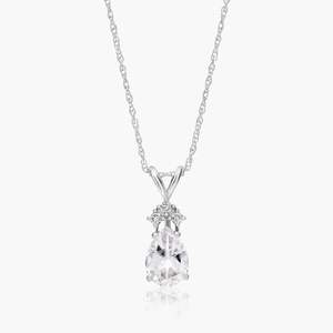 Collar de Lujo para Mujer con Diamante Cultivado en Laboratorio, Corte Pera, Certificado IGI, Oro Blanco de 14K, Topacio, Triple Piedra de Nacimiento, Chapado en Rodio, Joyería Fina - Product Image 1