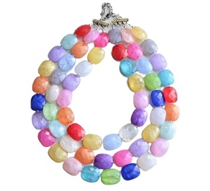 Collar de Diseño con Colgante de Resina de Ámbar Multicolor Hecho a Mano, Joyería India para Mujer, Regalo de Diseñadores de Moda, Diseño de Ángel y Amor en Acrílico - Product Image 1