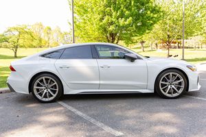 Auto Usado en Buenas Condiciones, Audi RS7 Performance Sedan 2025, Autos Usados Listos para Enviar - Product Image 2