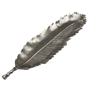 Plat de service en aluminium au design unique en forme de feuille pour la cuisine et la table, personnalisable - Product Image 2