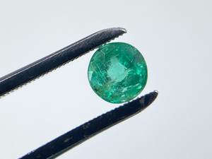 Esmeralda facetada de forma redonda, piedra preciosa suelta, tamaños surtidos de 1.5mm a 6mm, lote calibrado para la fabricación de joyería. - Product Image 4