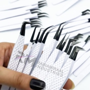 Pince à épiler pour extensions de cils RMI, la plus célèbre, texture sans défaut, pointe noire, couleur blanche / poignée diamant, acier inoxydable de haute qualité - Product Image 1
