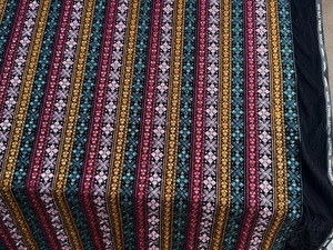 Magnifique tissu en velours brodé, motif géométrique en point de croix noir pour la confection de robes et de vestes kaftan de luxe. - Product Image 3
