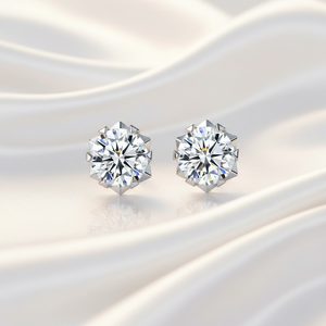 Boucles d'oreilles clous unisexes romantiques en argent sterling 925 plaqué argent avec moissanite géométrique taille brillant 1 carat et sertissage griffe pour femme - Product Image 6