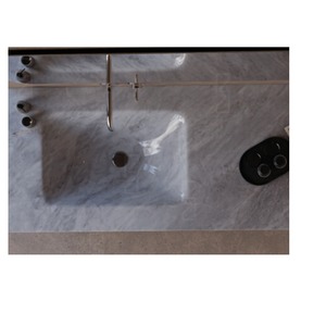 Vasque de salle de bain rectangulaire en marbre à poser sur comptoir, avec meuble en bois au design moderne, finition plaquée or et égouttoir - Product Image 1