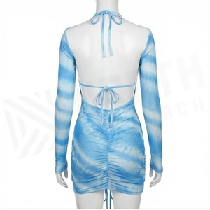 Ensemble tankini bleu tie-dye avec jupe froncée et design ajouré pour femme - Product Image 2
