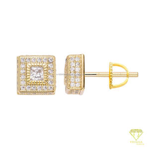 Boucles d'oreilles clous en moissanite carrée intemporelle, en argent sterling 925, bijoux élégants pour femme au quotidien - Product Image 2