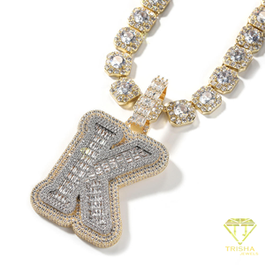 Collier chaîne tennis de luxe scintillant avec diamants de laboratoire de créateur, entièrement pavé et grand pendentif géométrique doré - Product Image 1