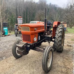 Entrega Rápida de Tractor Fiat Usado con 8001-10000 Horas de Trabajo, 600 kg de Peso, Calidad Premium, Tractor Agrícola Eficiente - Product Image 1