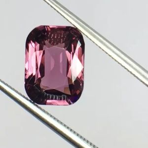 สปิเนลธรรมชาติทรงคุชชั่น 2.69 กะรัต คุณภาพระดับ AAA พร้อมประกายเงางาม สีสวยงาม ตัดและขึ้นรูปได้อย่างสมบูรณ์แบบ - Product Image 3