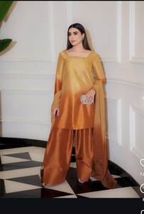 Moderno Diseño Exclusivo Farsi Salwar Kameez de Seda con Cuatro Hermosas Cuentas Decorativas en Colores, Crepé y Organza, Dupatta para Fiesta - Product Image 2