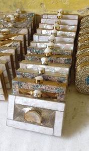 Pochette de soirée pour femme, motif carré MOP, clous décoratifs, fermeture magnétique, doublure polyester, bandoulière chaîne, tendance - Product Image 2