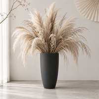 Beehive Contour Fiberglas-Gartenurne mit geschichteter Rillenwand, schmalem Fuß, Quintet-Größen, für Landschaftsprojekte, Schwarz