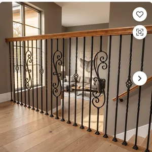Rampe de balcon élégante en fer forgé noir avec main courante en bois et motif décoratif en volutes pour une utilisation en décoration intérieure moderne - Product Image 2