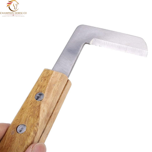 Cuchillos veterinarios reutilizables de acero inoxidable con mango de madera para el cuidado de caballos y ganado en granjas. - Product Image 4