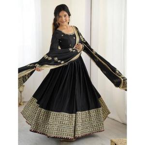 NOUVELLE COLLECTION SPÉCIALE FESTIVAL DE L'AÏD SALWAR KAMEEZ À BRODERIES RICHES ET PAILLETTÉES, LONGUEUR PLIANTES, EN MICRO COTON À QUATRE TISSUS, SÉCHAGE RAPIDE - Product Image 1