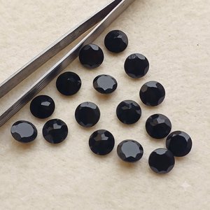 Onyx noir naturel facetté, forme ronde, dos plat, pierre précieuse en vrac pour la création de bijoux - Product Image 4