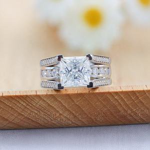 Bague en argent sterling 925 avec diamant moissanite taille princesse 4 carats, bijoux de mode personnalisés pour fiançailles, mariage, anniversaire - Product Image 1