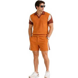 Conjunto de Camiseta Polo y Pantalones Cortos para Hombre en Naranja Quemado Personalizado, Diseño de Cuello y Bolsillo en Contraste, Atuendo Casual de Verano de Dos Piezas con Logotipo Personalizado - Product Image 1