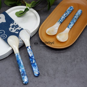 Cuillère élégante incrustée de nacre, accessoire de cuisine de luxe Tradebyd - Product Image 3