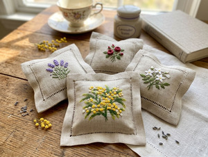 Fundas de Almohada Rectangulares de Lino Natural de Alta Calidad con Bordado de Flor de Mimosa Amarilla, para Hotel y Avión, Venta al por Mayor - Product Image 2