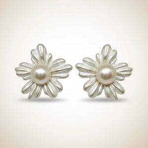 ต่างหูรูปดอกไม้มุกสีขาวพร้อมเคลือบเปลือกหอยสำหรับเครื่องประดับแฟชั่นสตรี - Product Image 3
