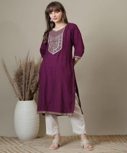 Kurti de Rayón con Bordado Elegante, Prenda Étnica para Fiestas, Precio al por Mayor, Color Vino - Product Image 3