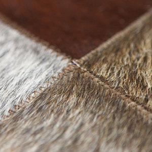 Tapis en cuir de vache, tapis en peau naturelle durable, motif unique, finition douce pour la décoration moderne de la maison et des espaces de vie - Product Image 4