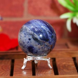 Sphère de cristal de sodalite bleue naturelle 40-60mm, polie, faite à la main, pierre précieuse pour la décoration intérieure, collection de cristaux, vente en gros - Product Image 4