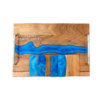 Vente flash : Ensemble de 4 plateaux de service en bois d'acacia multicolores, résine époxy, artisanat artisanal, qualité artisanale pour hôtel