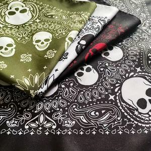 Foulard en satin tendance, bandana imprimé personnalisé, foulards floraux en soie, foulards carrés en satin pour cheveux, bandanas pour femmes - Product Image 2