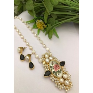 Ensemble collier et boucles d'oreilles de luxe, qualité supérieure, perles véritables serties de pierres CZ, pour femmes et filles. - Product Image 1