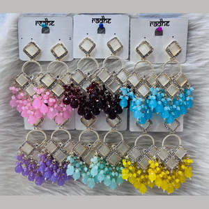 Pendientes colgantes de cuentas y piedra Kundan chapados en oro Accesorio de moda - Product Image 1