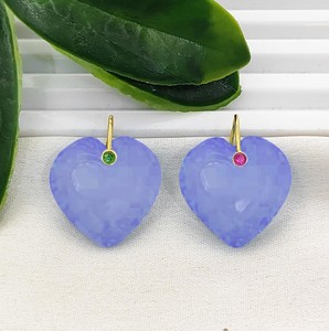 Colgante de Corazón Chapado en Oro con Calcedonia Azul de 20mm - Proveedor de Joyería Artesanal con Dijes de Corazón - Product Image 1