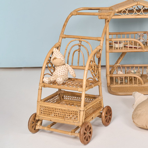 Adorables cochecitos de mimbre tejidos para muñecas, cochecito de juguete a precio económico, juguetes naturales para el juego imaginativo de los niños. - Product Image 1