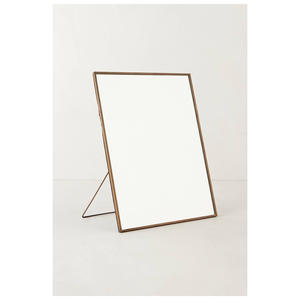 Marco de Fotos Metálico de Diseño de Lujo con Acabado Mate y Líneas Limpias para Decoración Interior Contemporánea - Product Image 2