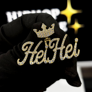 จี้สร้อยคอแบบกำหนดเอง HIPHOP SPARKLE HeiHei Crown Name Pendant เงินแท้ 925 ประดับเพชร VVS Moissanite สไตล์ฮิปฮอป ฝังเพชรแบบไมโครเพฟ - Product Image 4