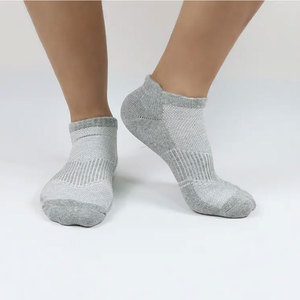 Chaussettes de sport personnalisées en gros, chaussettes OEM pour hommes, chaussettes de sport en polyester avec design personnalisé OEM - Product Image 2