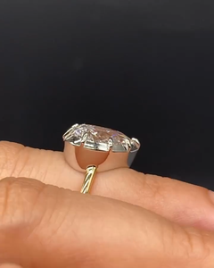 Bague de fiançailles en or jaune avec diamant de laboratoire en forme de poire de 4 carats, style nord-sud - Product Image 2