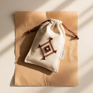 Pochette cadeau Bohemian Design Festival Artisan éco-conscient cousu Signature Detailing pour les cadeaux - Product Image 1