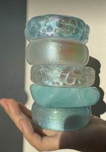 Brazalete de Resina de Lujo para Mujer, Hecho a Mano con Materiales de Primera Calidad, Joyería de Resina Artesanal con Diseño Elegante - Product Image 2