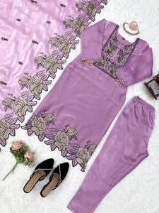 Conjunto de Salwar Kameez Morado Bordado con Flores, Traje Tradicional Indio Pakistaní con Dupatta para Bodas y Fiestas - Product Image 3