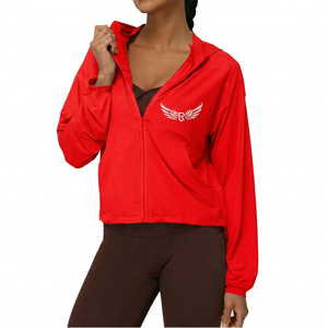 Chaqueta de yoga ligera con capucha y cremallera para mujer, transpirable, de color liso, manga larga, ajuste holgado, ropa deportiva con logo frontal - Product Image 3