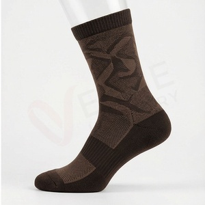 Chaussettes pour hommes à motif géométrique, tricotées, respirantes, en coton, polyester et élasthanne, pour un usage quotidien en automne, style classique - Product Image 3