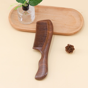 หวีผมนวดธรรมชาติคุณภาพสูง หวีไม้จันทน์ หวีไม้ทำมือ ป้องกันไฟฟ้าสถิตย์ หวีซี่ห่าง งานฝีมือธรรมชาติ - Product Image 1