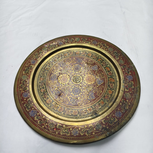 Plateau rond en laiton peint à la main avec motifs floraux multicolores en émail – Plaque métallique indo-persane artisanale - Product Image 3