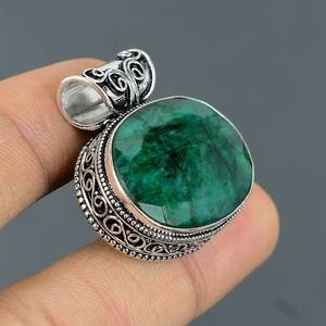 Colgante de Esmeralda Zambiana Facetada, Joyería de Plata de Ley Hecha a Mano, Collar de Piedra Preciosa Natural de Lujo, Regalo para Ella - Product Image 2