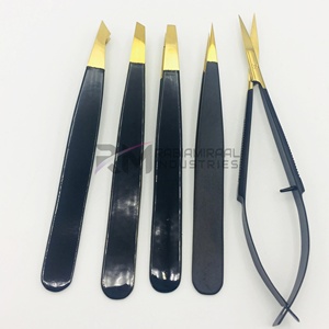 Ensemble de pinces à sourcils et ciseaux à ressort RMI Super Ranking Product avec pointe en plasma dorée et revêtement en poudre noire - Product Image 1