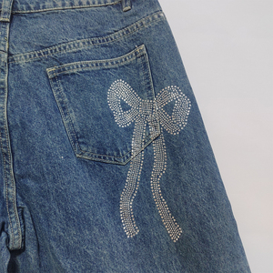 Pantalon en jean ample taille mi-haute pour femme, personnalisé avec nœud en strass, respirant, écologique, coupe ample et scintillante - Product Image 5